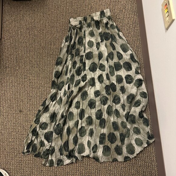 Green Skirt with Black Polka Dots - Size Large - Picture 1 of 2
